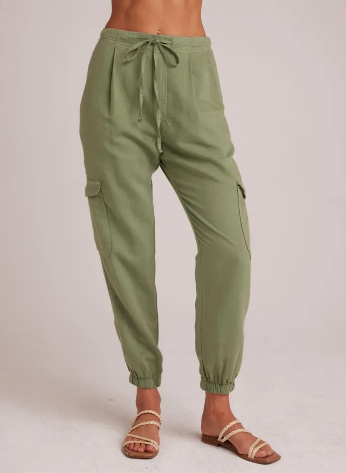 Joggers Women Bella Dahl Isla Pleated Jogger 8211 Lush Foliage Joggers Women Bella Dahl Isla Pleated Jogger 8211 Lush Foliage
