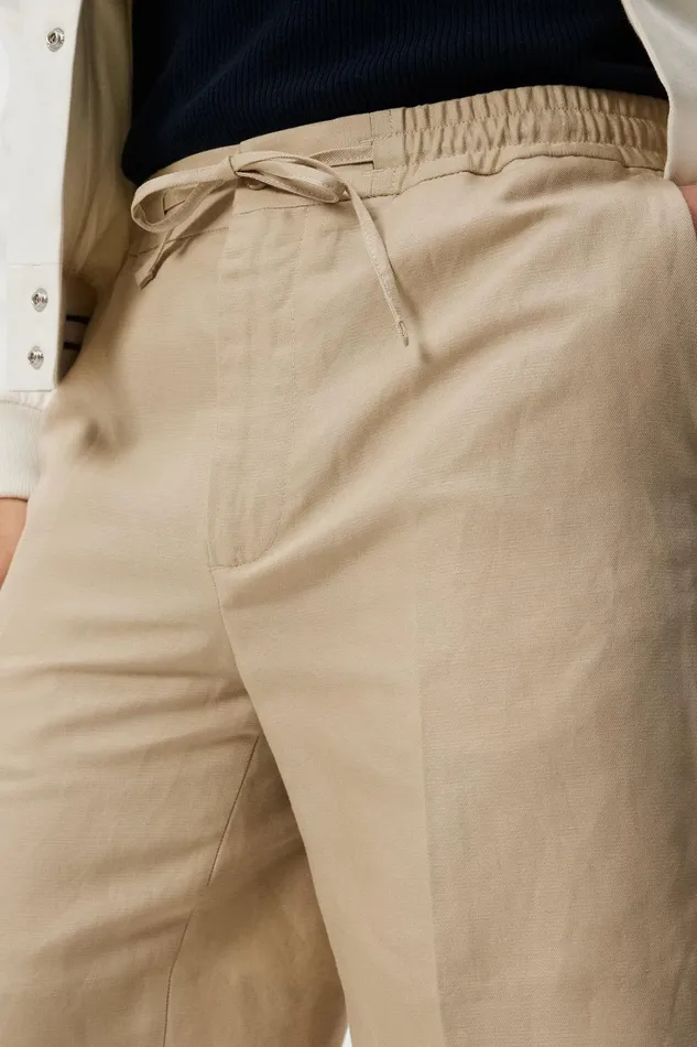 Men Baron Tencel Linen Shorts Safari Beige JLindeberg Shorts Men Baron Tencel Linen Shorts Safari Beige JLindeberg Shorts