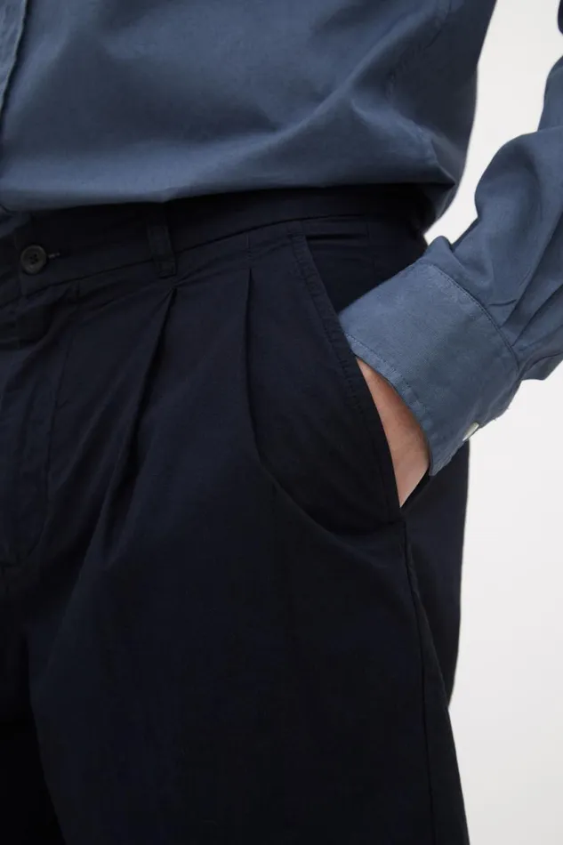 Men Benn Relaxed Typewriter Pleated Short Dark Navy Norse Projects Shorts