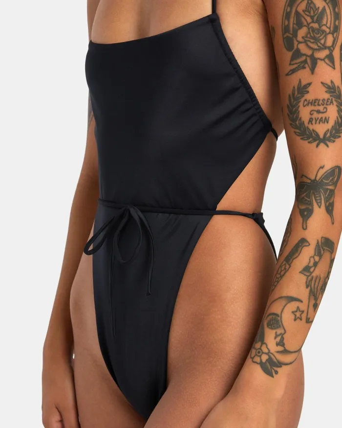 RVCA One Pieces Solid Swenddal OnePiece Swimsuit Black 8211 Women