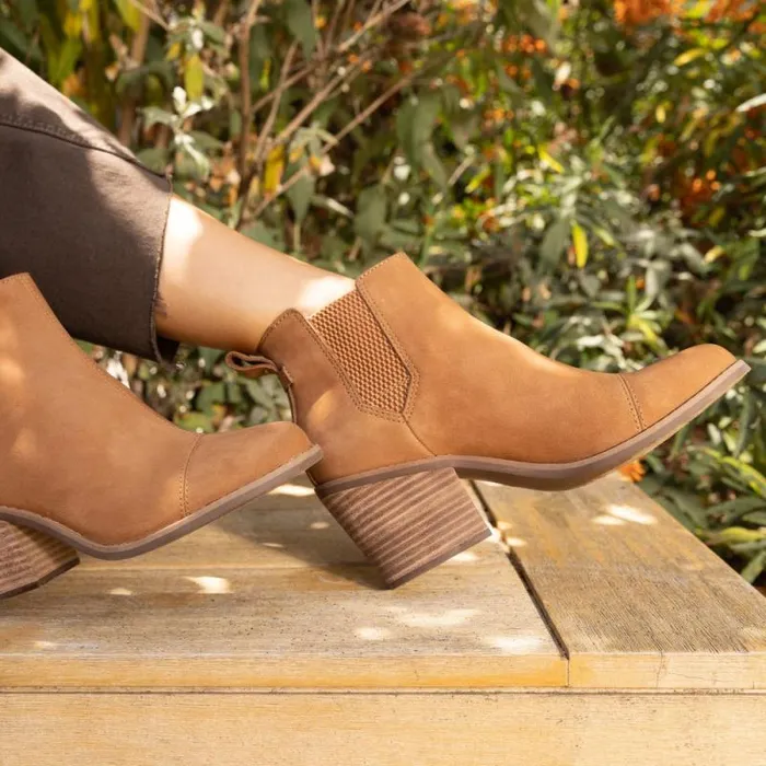 Toms Boots and Booties Everly Heeled Boot Tan Leather 8211 Women Toms Boots and Booties Everly Heeled Boot Tan Leather 8211 Women