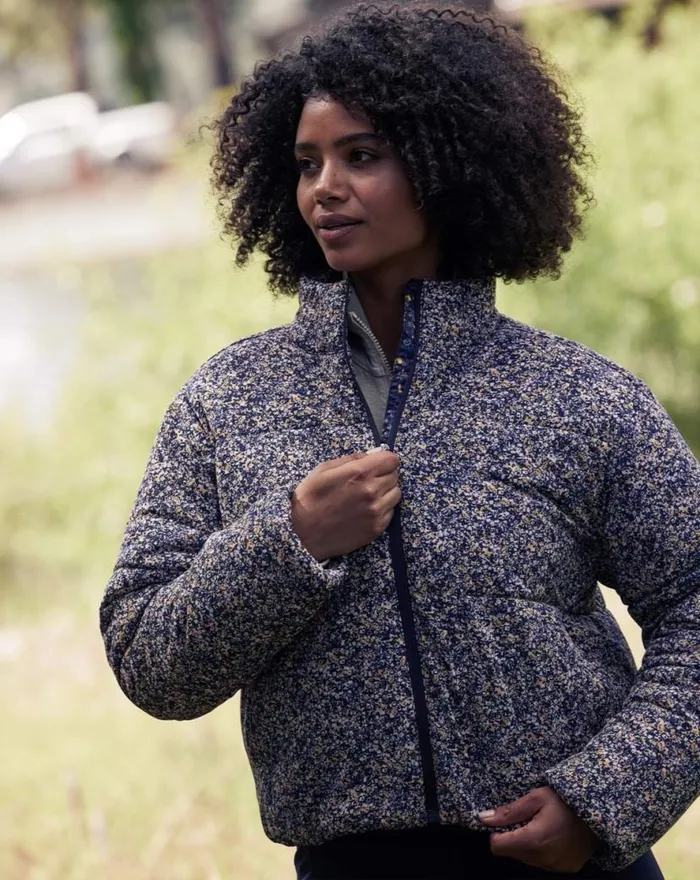 TravisMathew MONT BLANC FLORAL PUFFER Cream Multi Women Jackets