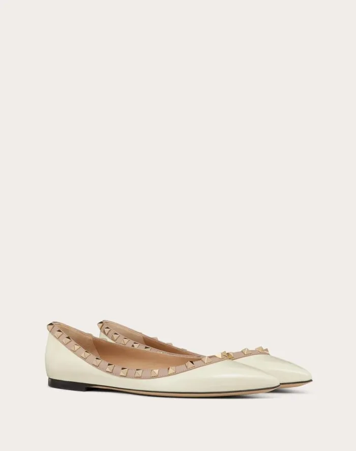 Valentino Ballerinas Woman Patent Rockstud Ballet Flat For Woman In Ivorypoudre Ivorypoudre Valentino Ballerinas Woman Patent Rockstud Ballet Flat For Woman In Ivorypoudre Ivorypoudre