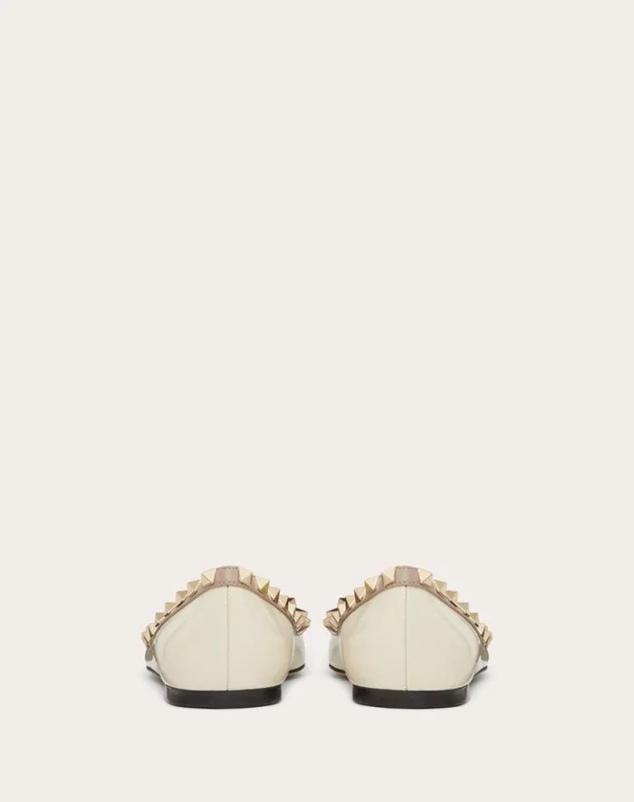 Valentino Ballerinas Woman Patent Rockstud Ballet Flat For Woman In Ivorypoudre Ivorypoudre Valentino Ballerinas Woman Patent Rockstud Ballet Flat For Woman In Ivorypoudre Ivorypoudre