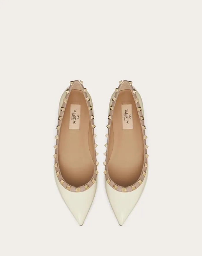 Valentino Ballerinas Woman Patent Rockstud Ballet Flat For Woman In Ivorypoudre Ivorypoudre Valentino Ballerinas Woman Patent Rockstud Ballet Flat For Woman In Ivorypoudre Ivorypoudre
