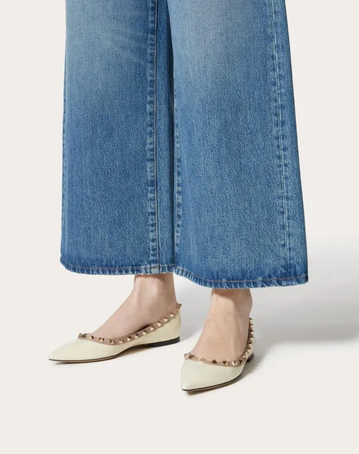 Valentino Ballerinas Woman Patent Rockstud Ballet Flat For Woman In Ivorypoudre Ivorypoudre Valentino Ballerinas Woman Patent Rockstud Ballet Flat For Woman In Ivorypoudre Ivorypoudre