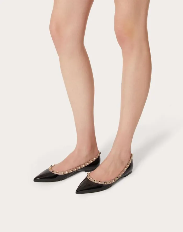 Valentino Ballerinas Woman Patent Rockstud Ballet Flat For Woman In Ivorypoudre Ivorypoudre Valentino Ballerinas Woman Patent Rockstud Ballet Flat For Woman In Ivorypoudre Ivorypoudre