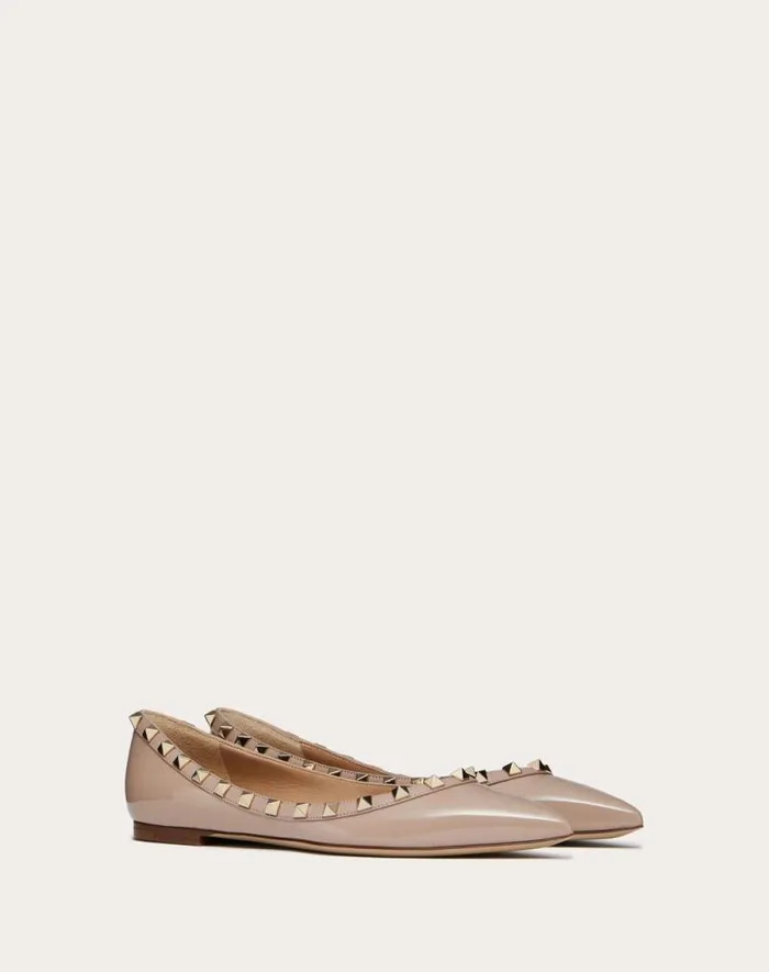 Valentino Ballerinas Woman Patent Rockstud Ballet Flat For Woman In Ivorypoudre Ivorypoudre Valentino Ballerinas Woman Patent Rockstud Ballet Flat For Woman In Ivorypoudre Ivorypoudre