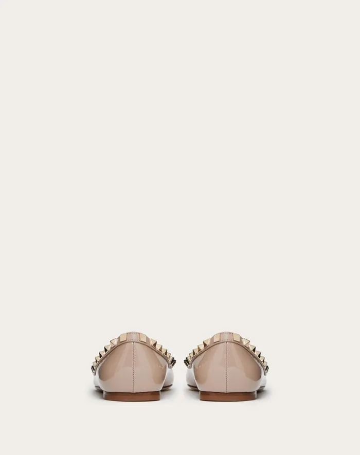 Valentino Ballerinas Woman Patent Rockstud Ballet Flat For Woman In Ivorypoudre Ivorypoudre Valentino Ballerinas Woman Patent Rockstud Ballet Flat For Woman In Ivorypoudre Ivorypoudre