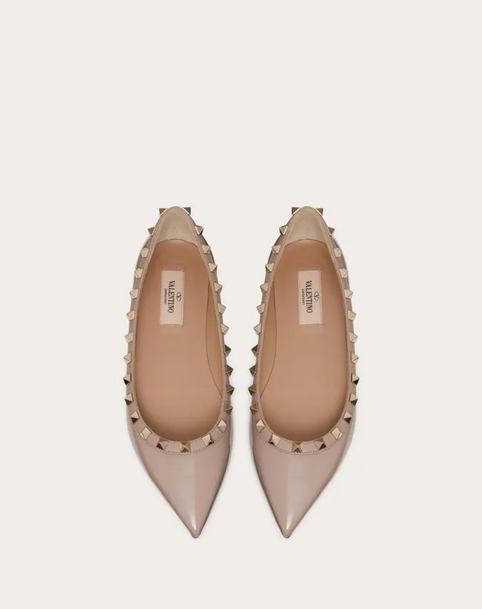 Valentino Ballerinas Woman Patent Rockstud Ballet Flat For Woman In Ivorypoudre Ivorypoudre Valentino Ballerinas Woman Patent Rockstud Ballet Flat For Woman In Ivorypoudre Ivorypoudre