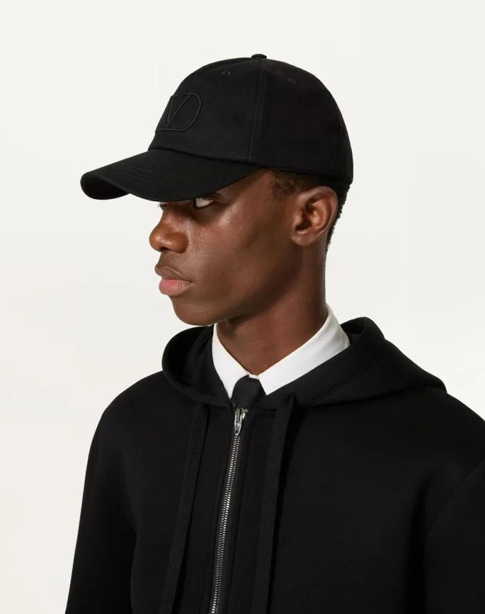 Valentino Hats And Gloves Man Vlogo Signature Baseball Cap For Man In Black Black Valentino Hats And Gloves Man Vlogo Signature Baseball Cap For Man In Black Black