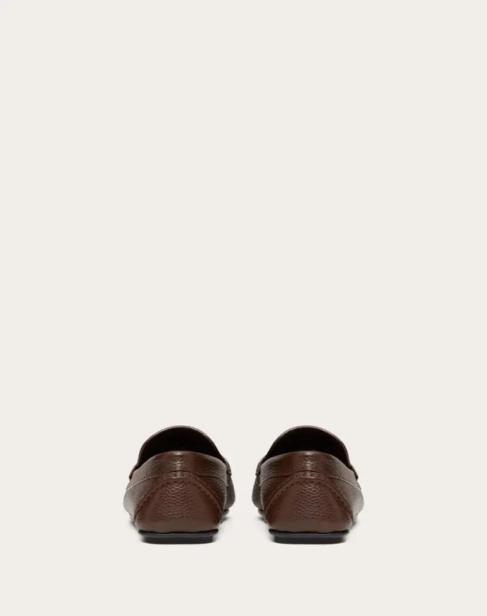 Valentino Laceups And Loafers Man Vlogo Signature Grainy Calfskin Driving Shoe For Man In Fondant Fondant Valentino Laceups And Loafers Man Vlogo Signature Grainy Calfskin Driving Shoe For Man In Fondant Fondant