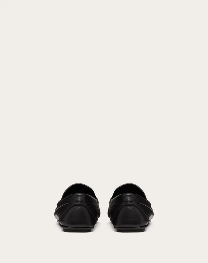 Valentino Laceups And Loafers Man Vlogo Signature Grainy Calfskin Driving Shoe For Man In Fondant Fondant Valentino Laceups And Loafers Man Vlogo Signature Grainy Calfskin Driving Shoe For Man In Fondant Fondant