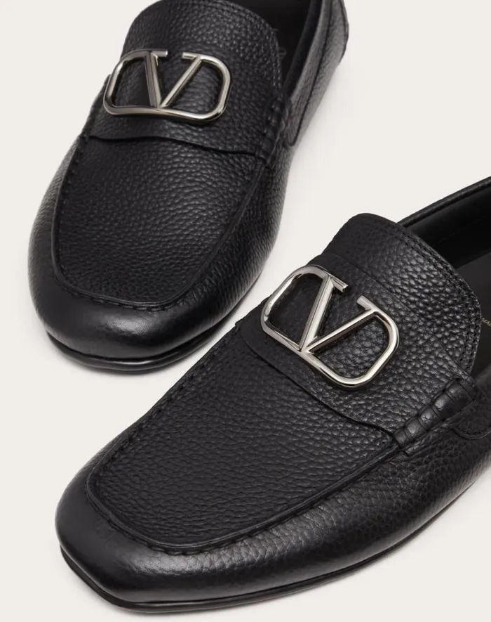 Valentino Laceups And Loafers Man Vlogo Signature Grainy Calfskin Driving Shoe For Man In Fondant Fondant Valentino Laceups And Loafers Man Vlogo Signature Grainy Calfskin Driving Shoe For Man In Fondant Fondant