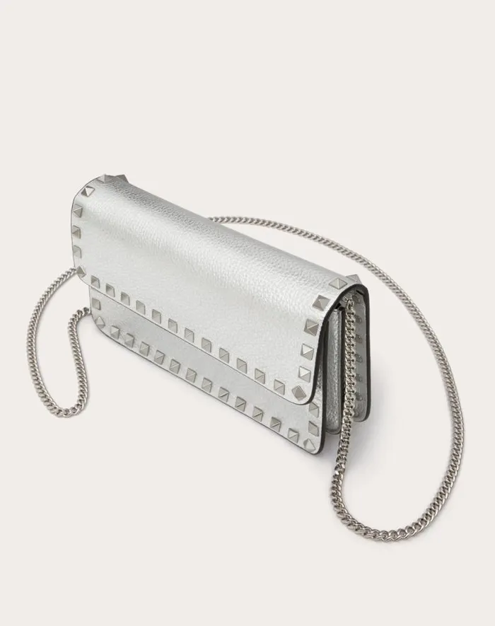 Valentino Mini Bags Woman Rockstud Metallic Grainy Calfskin Wallet With Chain For Woman In Silver Silver Valentino Mini Bags Woman Rockstud Metallic Grainy Calfskin Wallet With Chain For Woman In Silver Silver