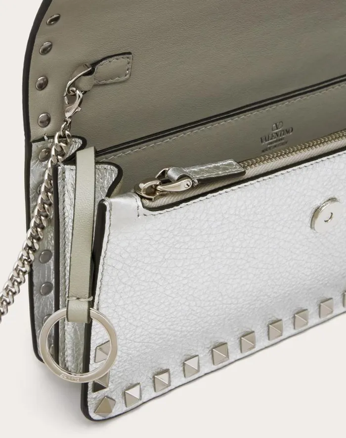 Valentino Mini Bags Woman Rockstud Metallic Grainy Calfskin Wallet With Chain For Woman In Silver Silver Valentino Mini Bags Woman Rockstud Metallic Grainy Calfskin Wallet With Chain For Woman In Silver Silver