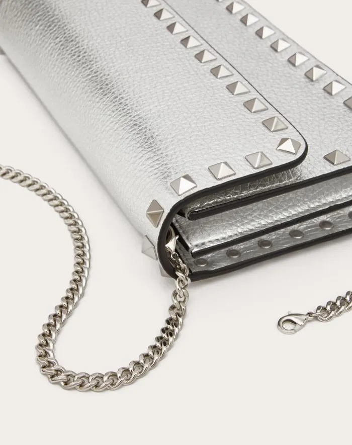 Valentino Mini Bags Woman Rockstud Metallic Grainy Calfskin Wallet With Chain For Woman In Silver Silver Valentino Mini Bags Woman Rockstud Metallic Grainy Calfskin Wallet With Chain For Woman In Silver Silver