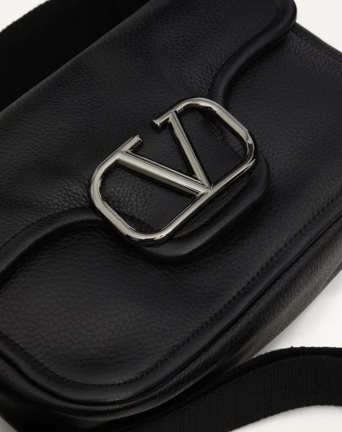 Valentino Shoulder Bags Man Valentino Garavani Alltime Grainy Calfskin Shoulder Bag For Man In Amazon Greenblack Amazon Greenblack Valentino Shoulder Bags Man Valentino Garavani Alltime Grainy Calfskin Shoulder Bag For Man In Amazon Greenblack Amazon Greenblack