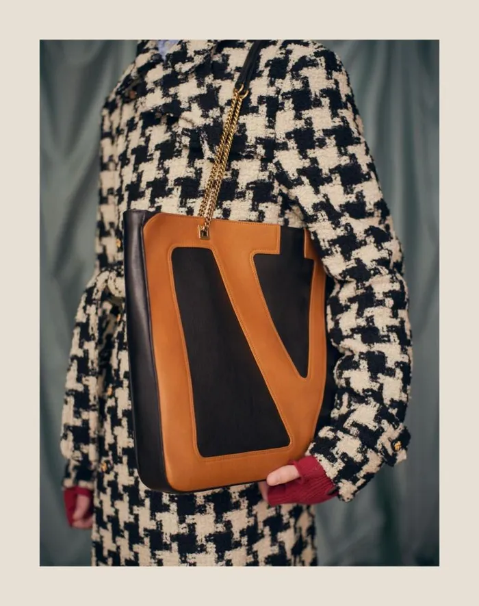 Valentino Shoulder Bags WomanMan Valentino Garavani Viva Superstar Nappa Leather Shopper For Man In Blackspice Blackspice Valentino Shoulder Bags WomanMan Valentino Garavani Viva Superstar Nappa Leather Shopper For Man In Blackspice Blackspice