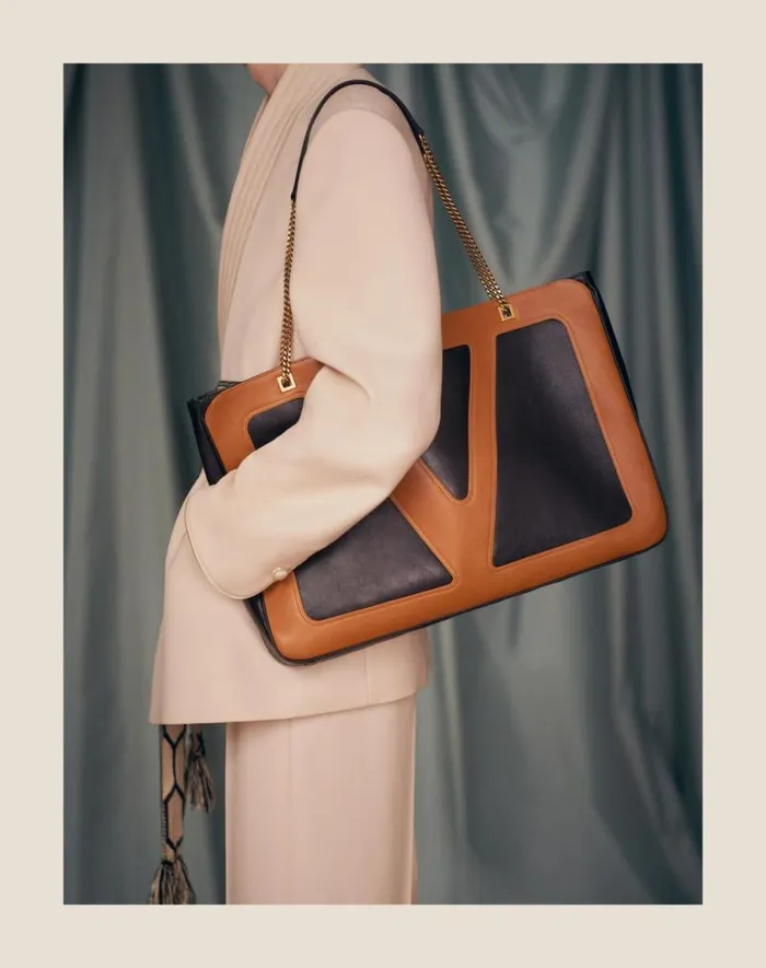 Valentino Shoulder Bags WomanMan Valentino Garavani Viva Superstar Nappa Leather Shopper For Man In Blackspice Blackspice Valentino Shoulder Bags WomanMan Valentino Garavani Viva Superstar Nappa Leather Shopper For Man In Blackspice Blackspice