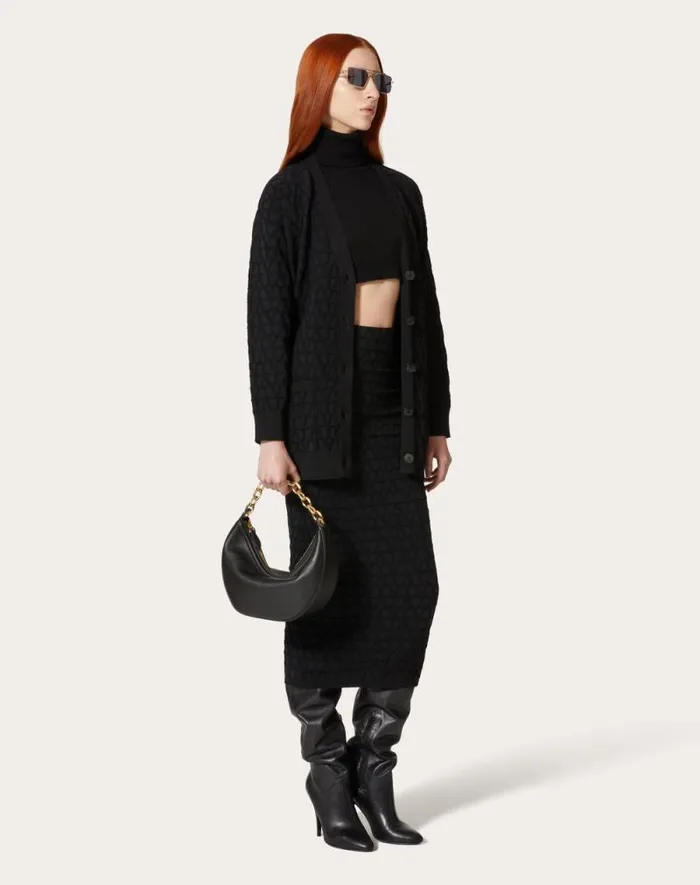 Valentino Shoulder Bags Woman Small Vlogo Moon Hobo Bag In Grainy Calfskin With Chain For Woman In Black Black Valentino Shoulder Bags Woman Small Vlogo Moon Hobo Bag In Grainy Calfskin With Chain For Woman In Black Black