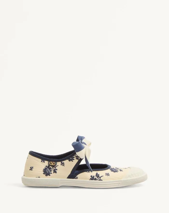 Valentino Sneakers Woman Bay By Bay Ballerina Sneakers In Papier Floral Fabric For Woman In Blueivory Blueivory Valentino Sneakers Woman Bay By Bay Ballerina Sneakers In Papier Floral Fabric For Woman In Blueivory Blueivory