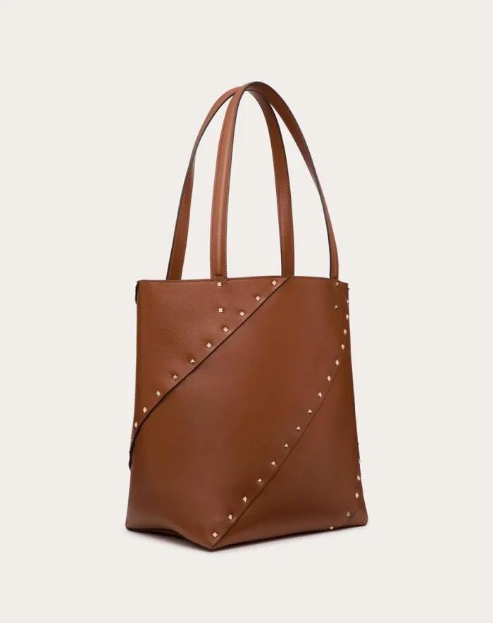 Valentino Totes Woman Valentino Garavani Valentino Garavani Rockstud Wispy Shopping Bag In Calfskin For Woman In Tobacco Tobacco Valentino Totes Woman Valentino Garavani Valentino Garavani Rockstud Wispy Shopping Bag In Calfskin For Woman In Tobacco Tobacco