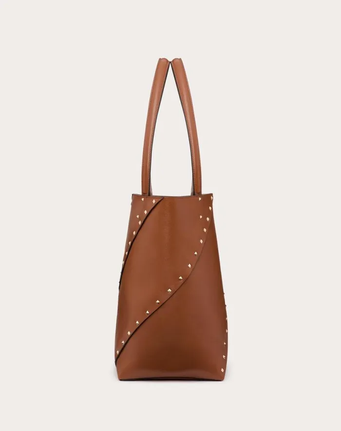 Valentino Totes Woman Valentino Garavani Valentino Garavani Rockstud Wispy Shopping Bag In Calfskin For Woman In Tobacco Tobacco Valentino Totes Woman Valentino Garavani Valentino Garavani Rockstud Wispy Shopping Bag In Calfskin For Woman In Tobacco Tobacco