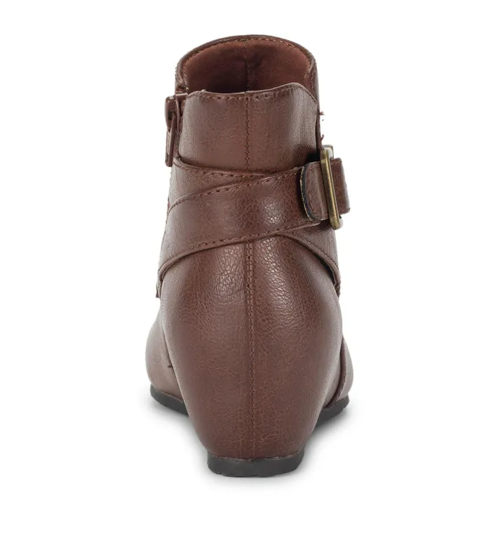 Women Baretraps Booties Serena Wedge Bootie Oak