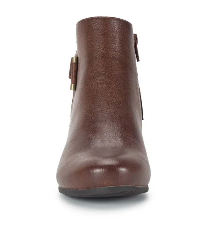 Women Baretraps Booties Serena Wedge Bootie Oak