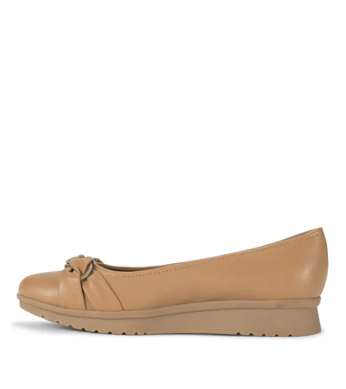 Women Baretraps Flats and Loafers Aurora Flat Cognac