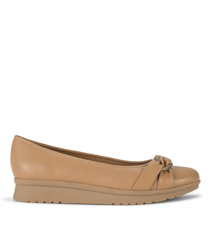 Women Baretraps Flats and Loafers Aurora Flat Cognac